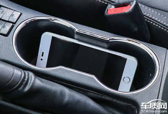 卡罗拉双擎旗舰版空间坐人实测,沉浸式体验卡罗拉双擎2017款