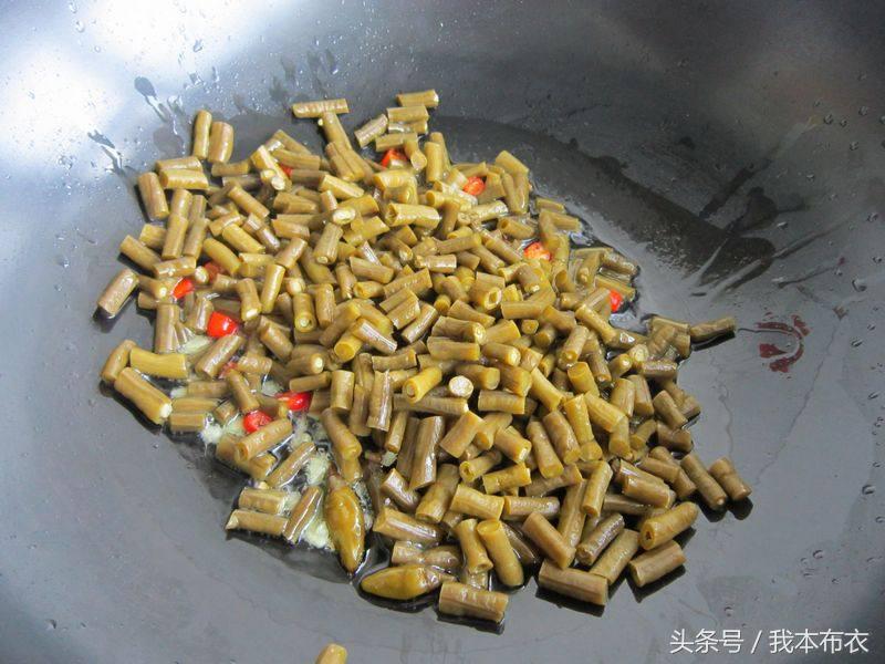 酸豆角炒虾酱,酸豆角炒虾米最正宗的做法