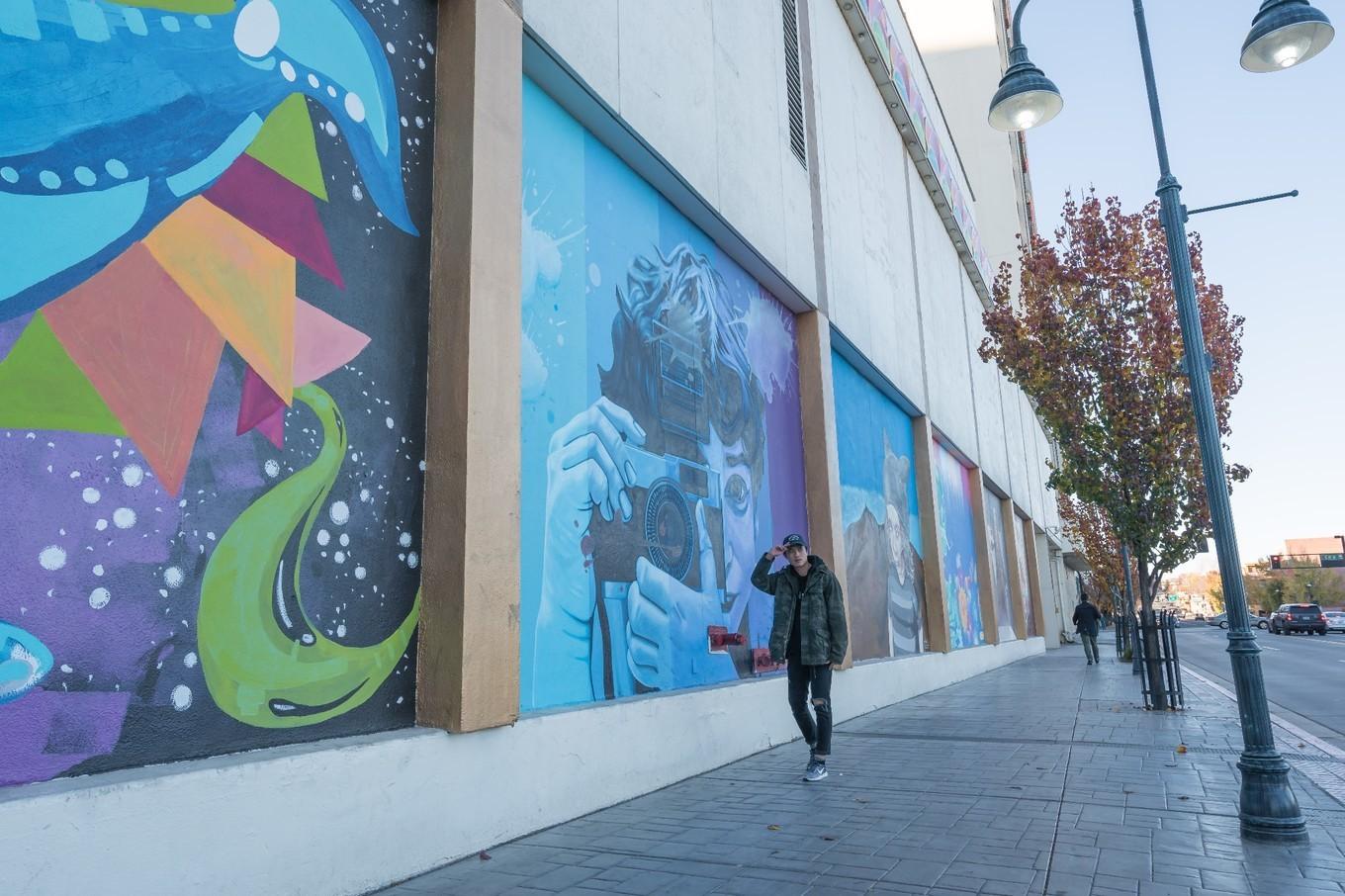 鍐呭崕杈惧窞鑻辨枃姝屾洸,鍐呭崕杈惧窞鐨勬瓕