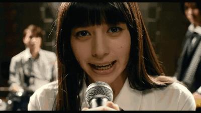 上周我们真的在电影院里住了两天