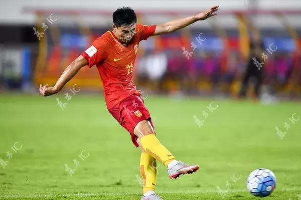 95后征战东亚杯！请踏实踢球，别再让中国足球没戏了