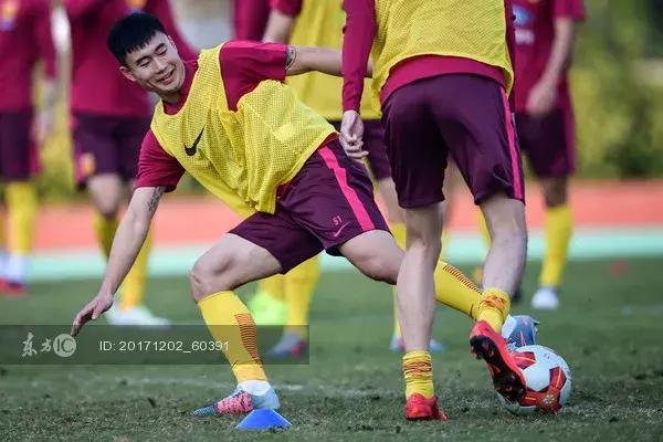 95后征战东亚杯！请踏实踢球，别再让中国足球没戏了