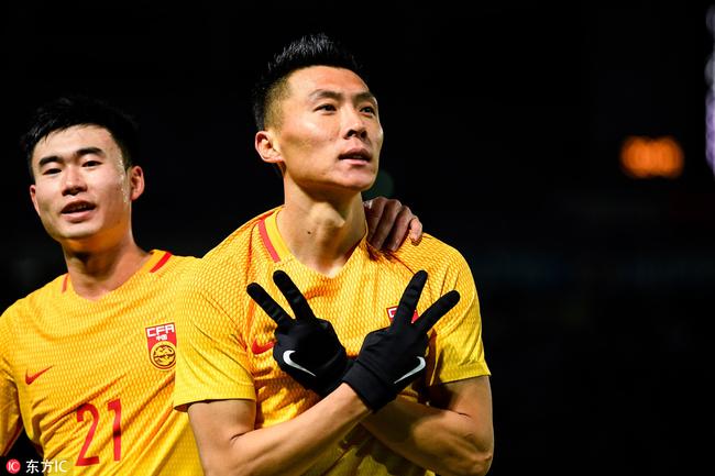 国足2-1逆转泰国韦世豪图片,国足上半场0比2韩国韦世豪