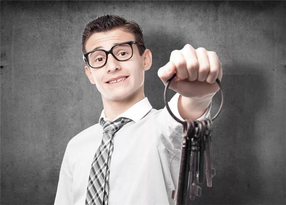 公司领导搞小团体孤立人怎么办,对于闲着偷懒的员工领导怎么办