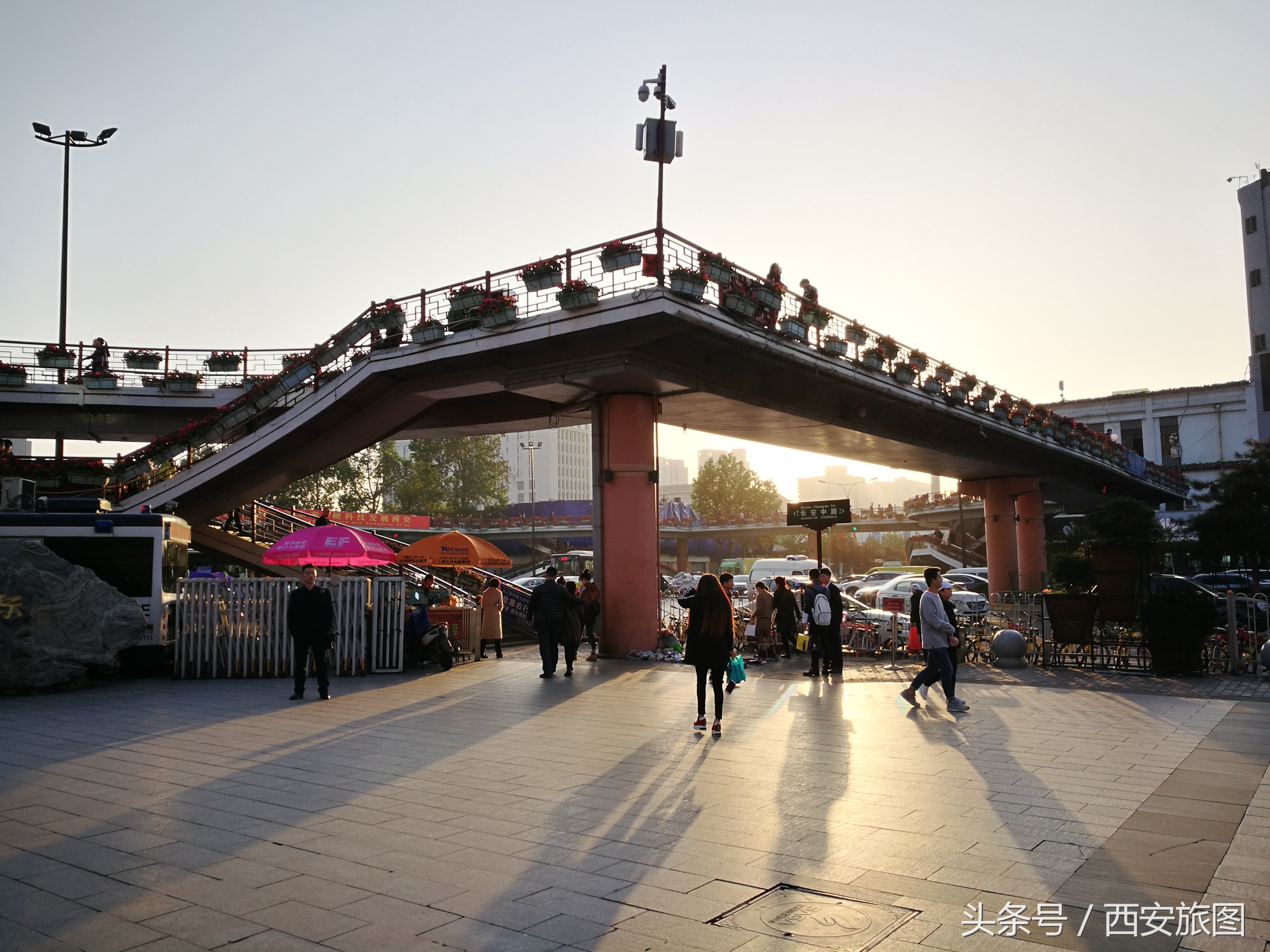 西安有哪些好玩的地方和美食街,西安小寨有什么好逛的地方