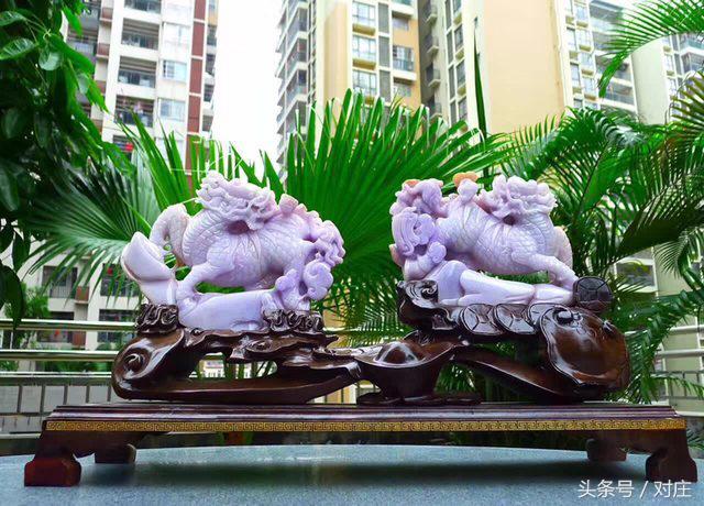 翡翠摆件一般摆在家里哪里好,翡翠葡萄摆件寓意