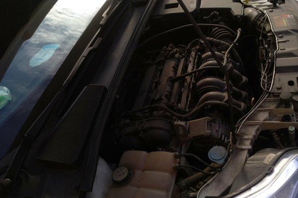 2012福克斯经典款两厢1.8国4,2012福克斯三厢1.6自动风尚版车宽