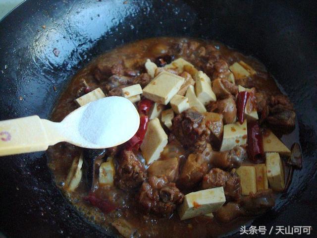 又麻又辣的干锅鸭,干锅鸭怎么做更好吃