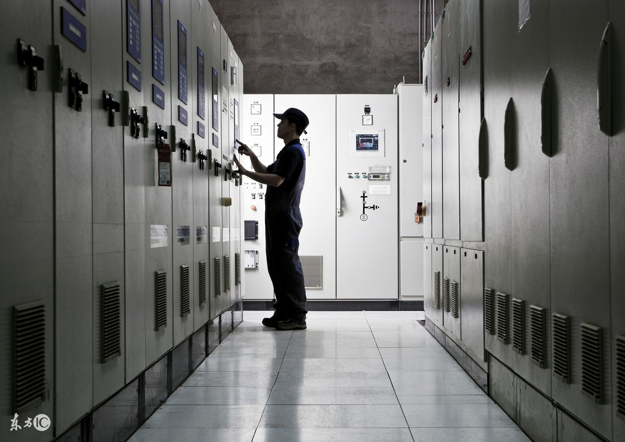 电容补偿与无功功率的关系,电容无功补偿与电抗无功补偿