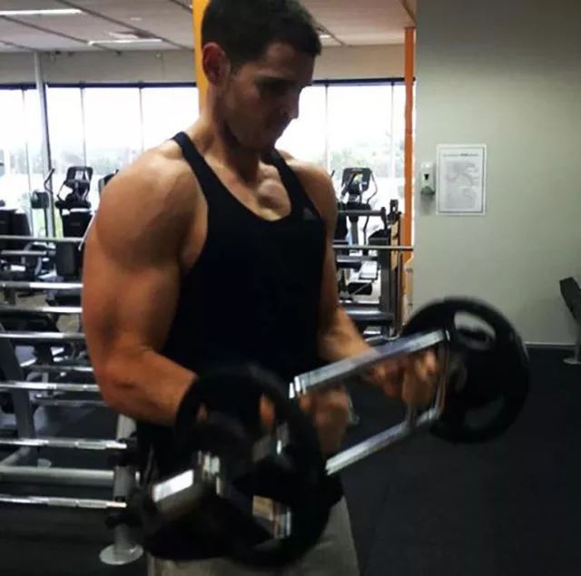 十年前,他是“最大失败者”冠军,然后他用十年时间令所有人折服