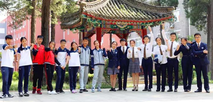 各个学校校服款式,今年学校最流行的校服