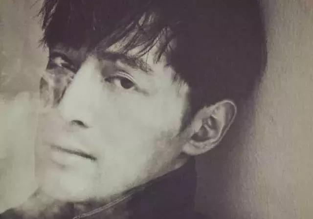 胡歌深夜发圈,胡歌深夜发文感慨万千