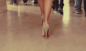 心疼！*疆新**妹子身上的这个痛，光看着就想上去抱抱！