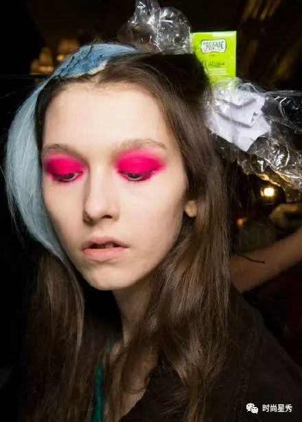 小s复古妆容,小烟熏眼妆小s