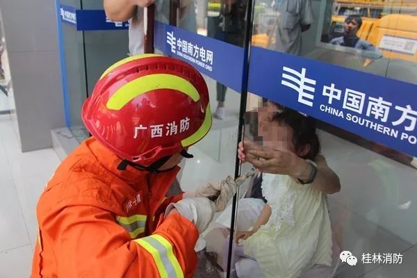 小孩不小心被卡住了,宝宝不小心被东西卡住了