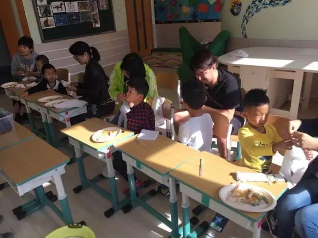 听，小花朵们走进秋天的声音——记我校学前部开展“多彩的秋天”主题开放活动