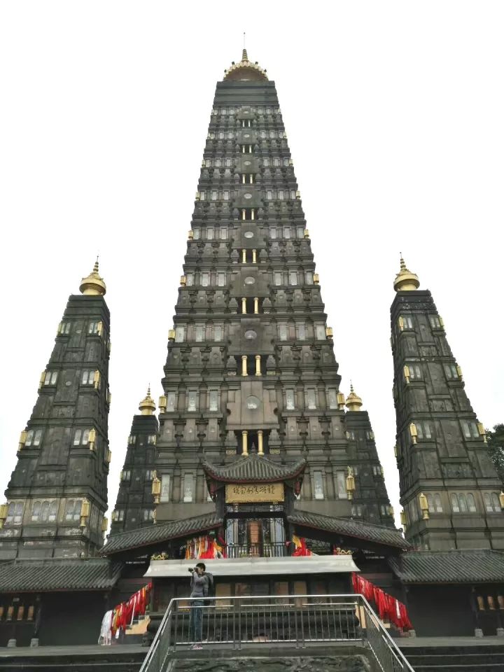 佛教是消极的?看看这些法师的做法是如何让我们感动的