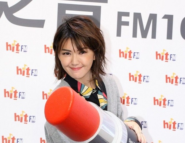 40岁孙燕姿晒孕照,孙燕姿庆祝40岁生日晒孕肚照