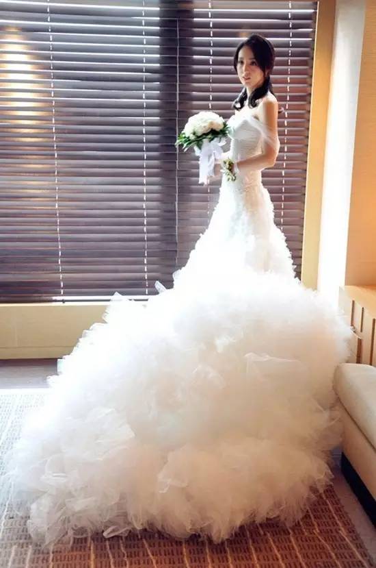 兰玉婚纱秀视频,兰玉婚纱走秀