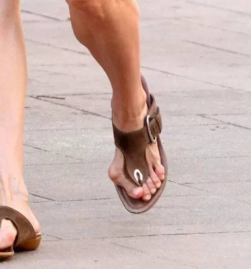 心疼！*疆新**妹子身上的这个痛，光看着就想上去抱抱！