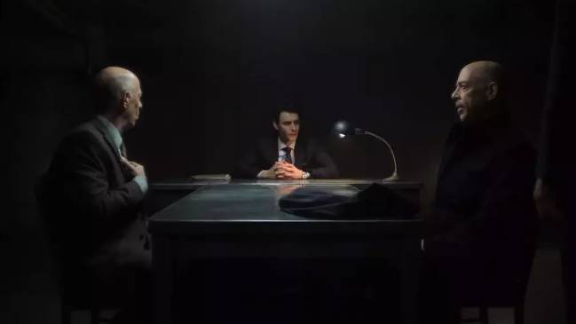 比起潘粤明与暗，他贡献了奥斯卡级的“分裂”，这电视剧玩得太大