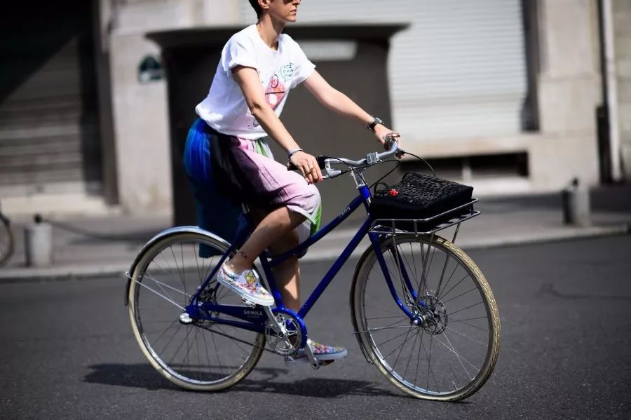 这家店在关门大吉之前YSL还专门为它推出性玩具！连GD也经常去逛~