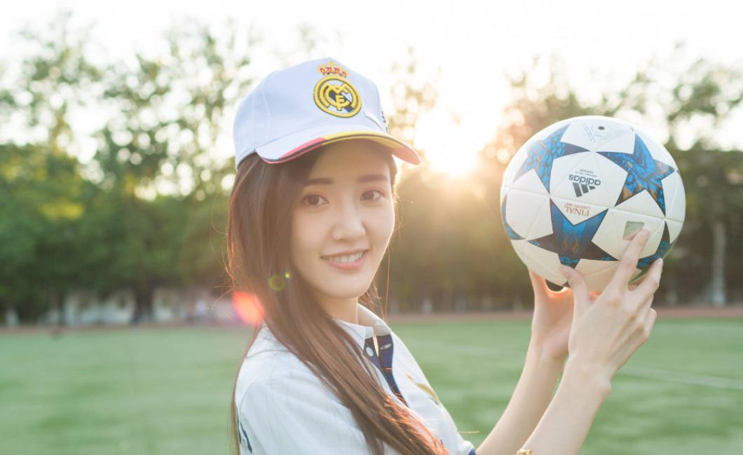 女足球主持,足球女主持人最好看的是哪个