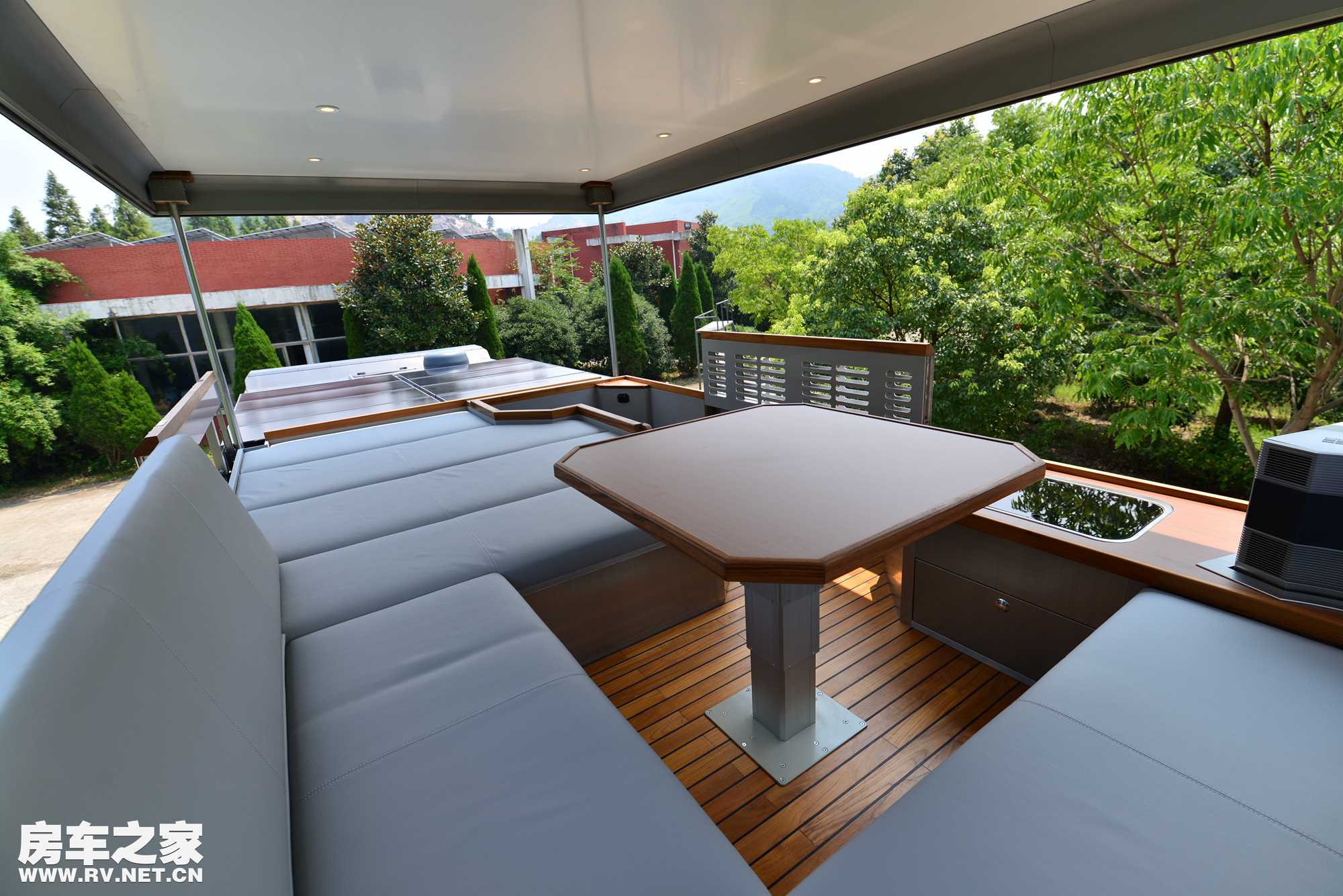 阿莫迪罗6x6征服者越野房车 (阿莫迪罗征服者8x8越野房车自驾游)