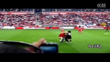 小罗扭屁股射门,小罗蝎子摆尾进切尔西一个球