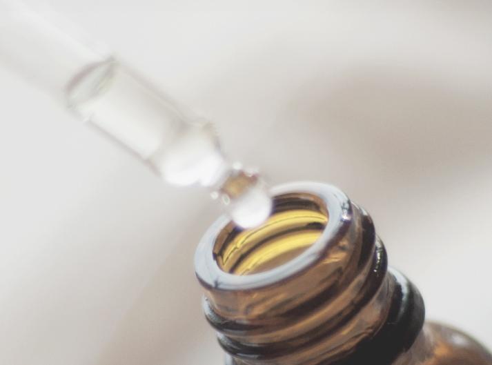 皮肤干燥起皮怎么办教你一招,口鼻周围皮肤干燥起皮是什么原因