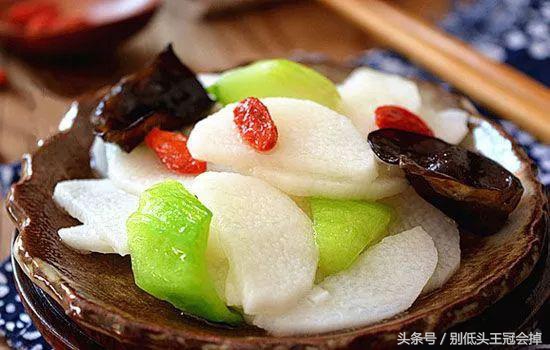 你还在为皮肤缺水烦恼吗,冬天嘴巴起皮干裂怎么办