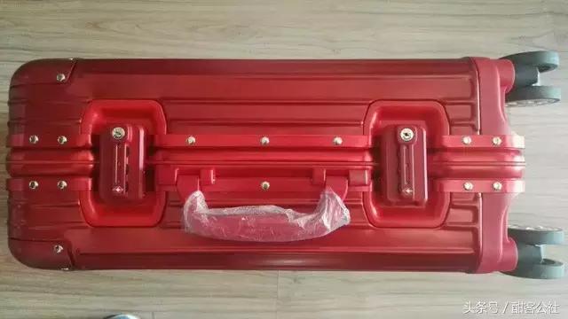 行李箱密码忘记了怎么设置新密码,双扣密码行李箱忘记密码怎么打开