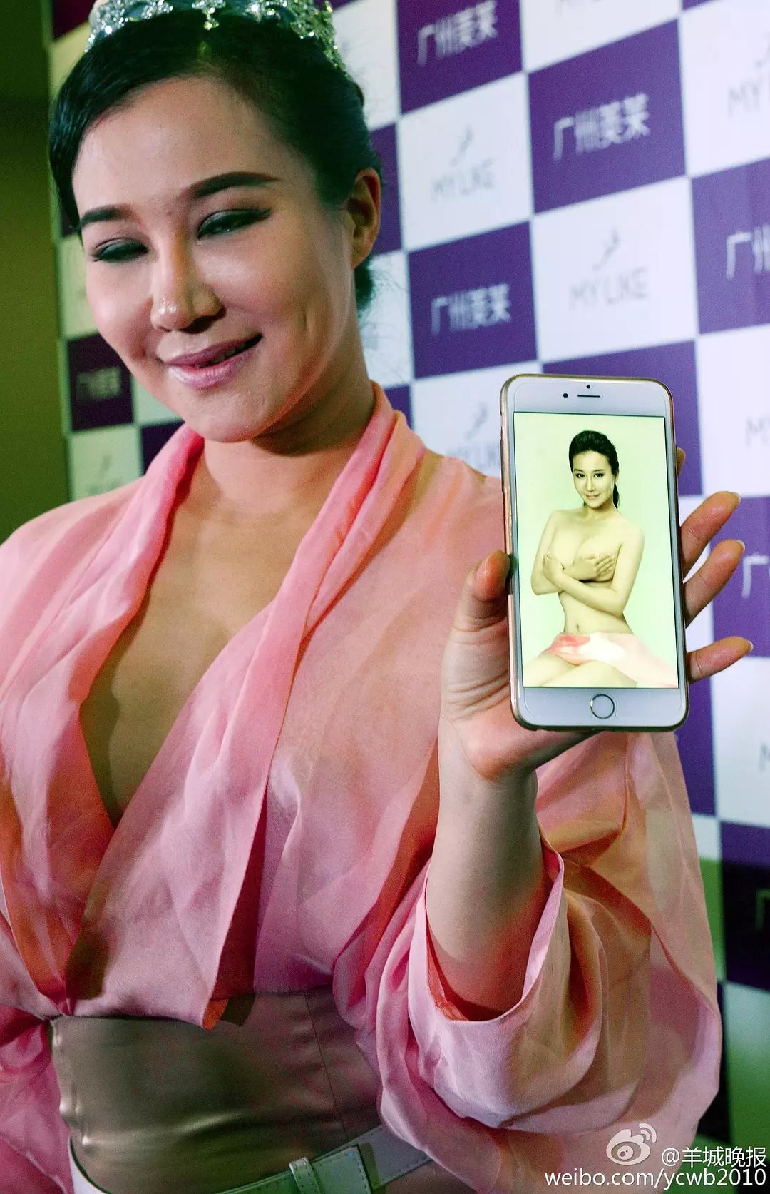 自称三国混血的安娜金和侯耀华三胞胎外甥女做的是同款脸吧?