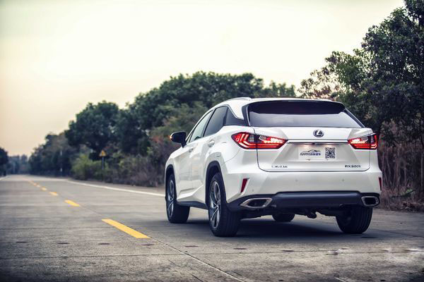 试驾雷克萨斯rx200视频,试驾雷克萨斯ux200锋尚版