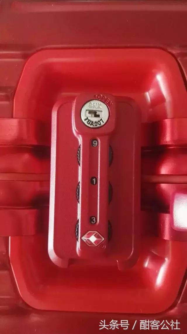 行李箱密码忘记了怎么设置新密码,双扣密码行李箱忘记密码怎么打开