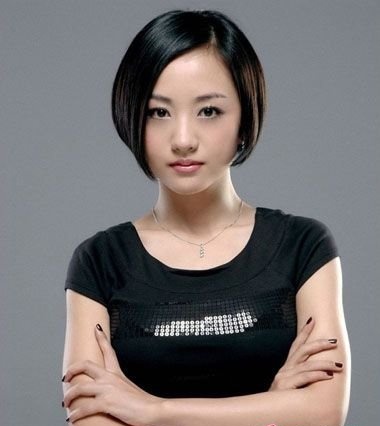 脸小三角脸适合剪什么发型,脸大头发少适合什么发型怎么扎