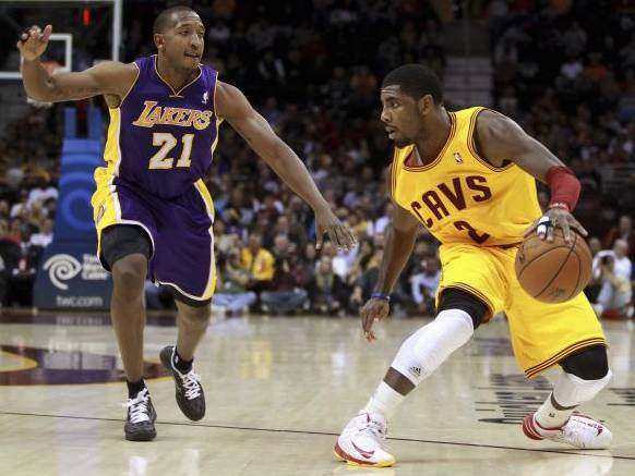 库里欧文控球技巧,欧文晃开库里