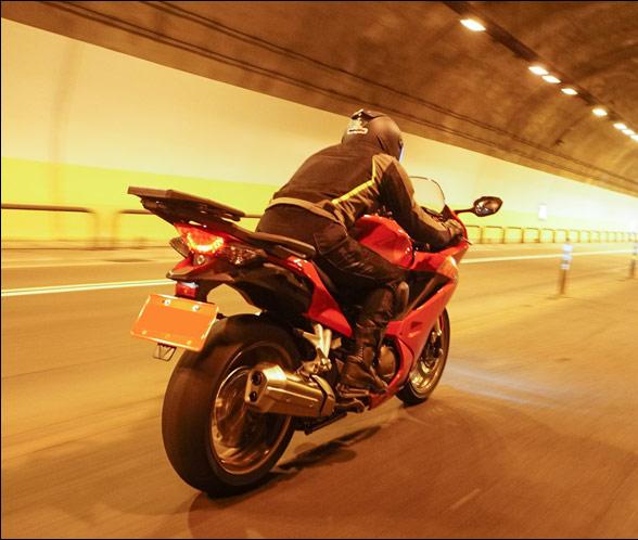 本田v4发动机视频,摩托车v4和直四引擎的区别