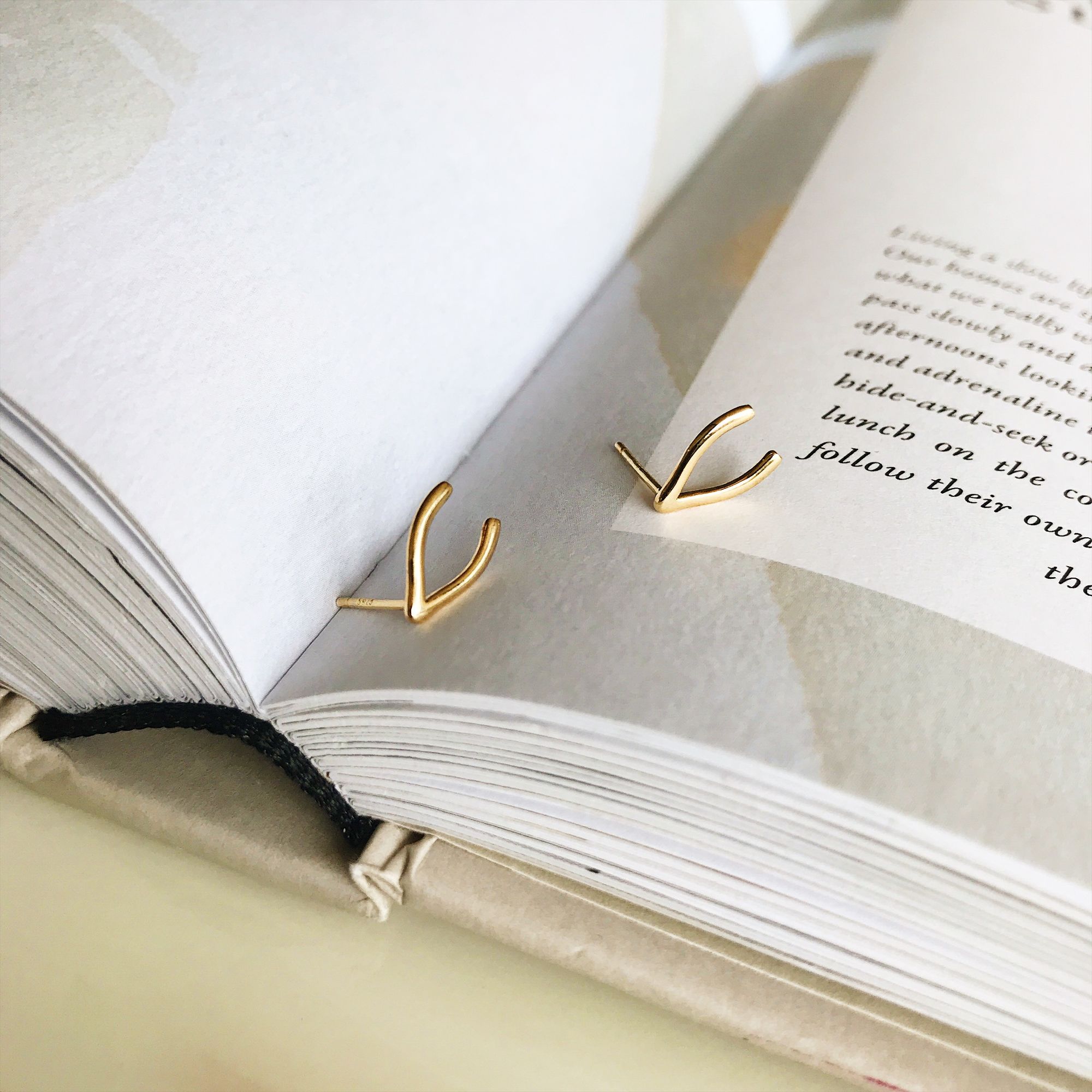 高级感休闲风配饰,简约风格买什么样的装饰品