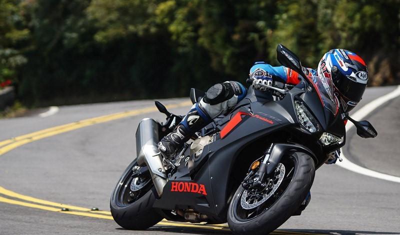 本田v4发动机视频,摩托车v4和直四引擎的区别