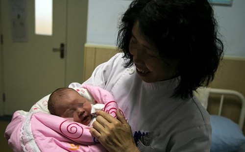 五个月龄宝宝流清鼻涕怎么办,5个月宝宝有点流鼻涕要看医生吧