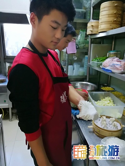 探店吃各个地方美食,探店吃东西甜品