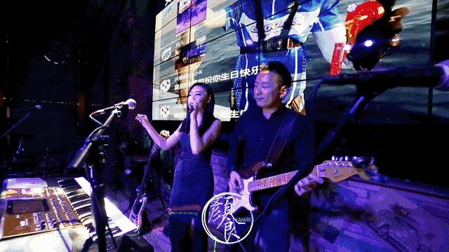 钓者崇尚自然，醉心音乐，寄情山海之间也