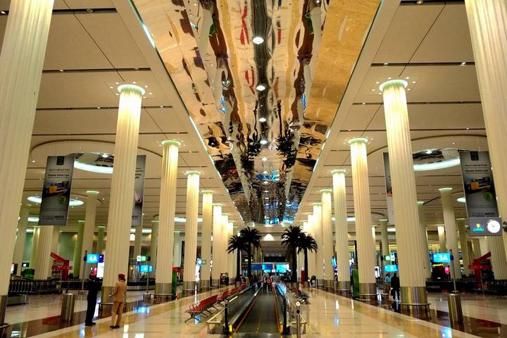 迪拜土豪真多街上全是豪车,迪拜土豪除了豪车还有什么