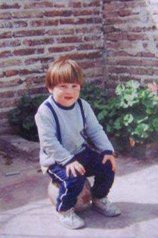 梅西纪录片完整版童年,梅西童年和c罗童年