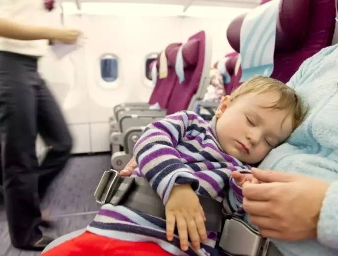 带孩子去旅行怎么坐飞机,带婴儿去旅行怎么买飞机票