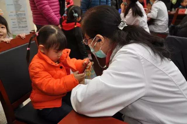 党建引领聚合力结对共建铸警魂,党建引领谋新篇家校共育促成长