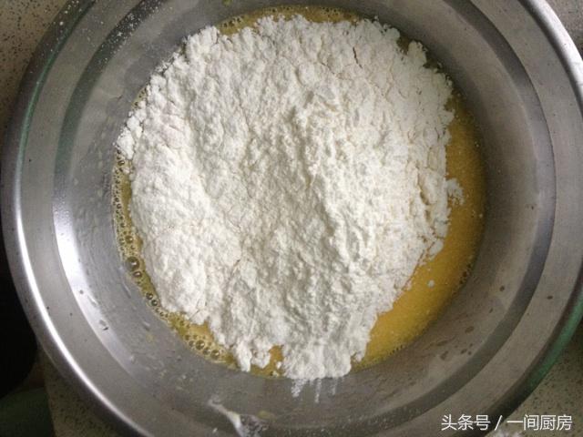 怎么用电饭锅做出蓬松柔软的蛋糕,用电饭煲做出蓬松柔软的蛋糕