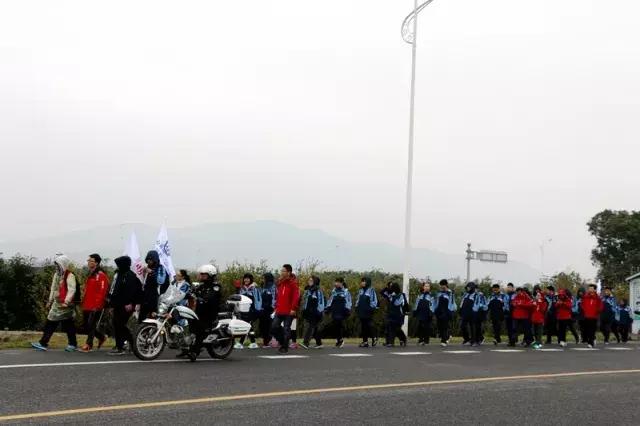 青春在这里绽放作文800字,青春在这里激昂