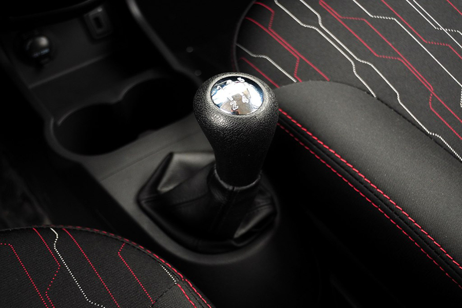 小灵精怪，它绝对是刚毕业90后买车的首选